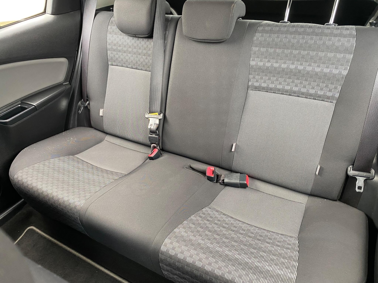 Used Toyota Yaris 2017 for sale - 76913647: Photo 27