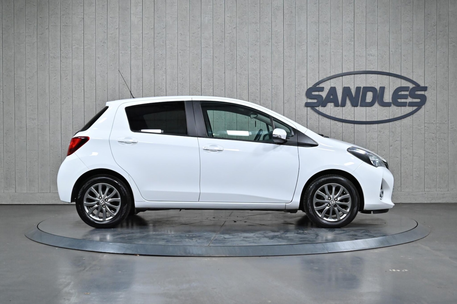 Used Toyota Yaris 2017 for sale - 76913647: Photo 3