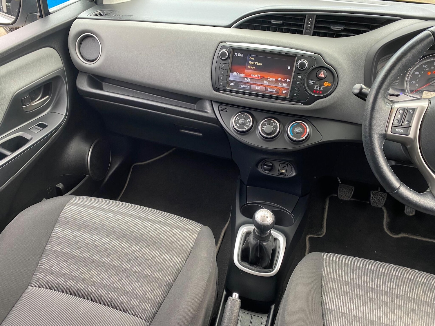 Used Toyota Yaris 2017 for sale - 76913647: Photo 30