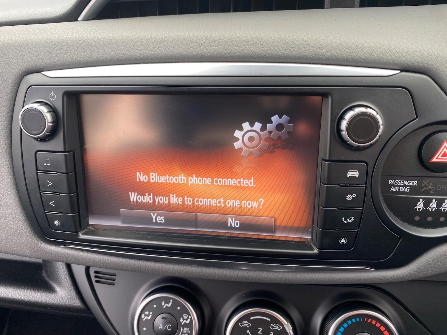 Used Toyota Yaris 2017 for sale - 76913647: Photo 32