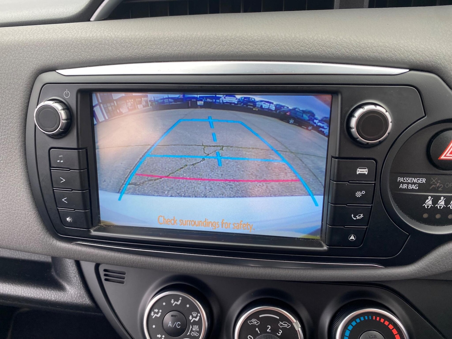 Used Toyota Yaris 2017 for sale - 76913647: Photo 33