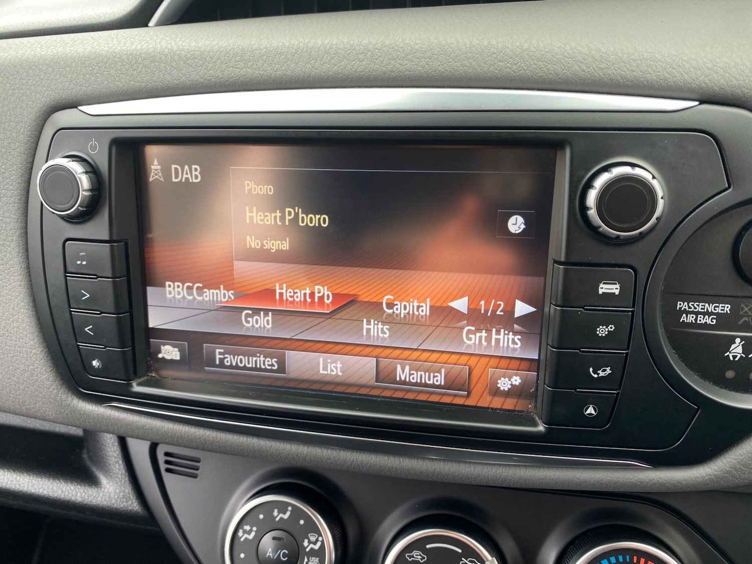 Used Toyota Yaris 2017 for sale - 76913647: Photo 34