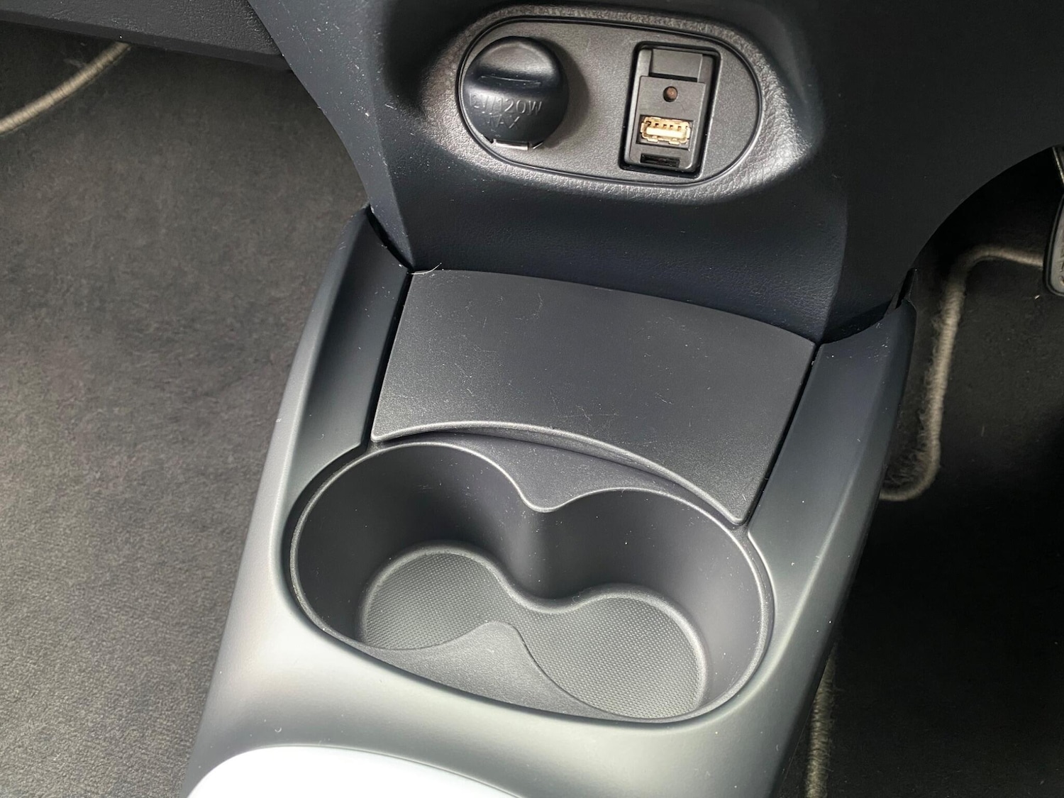 Used Toyota Yaris 2017 for sale - 76913647: Photo 38