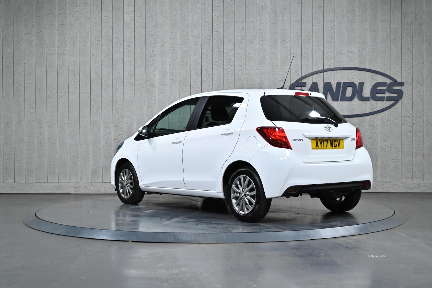 Used Toyota Yaris 2017 for sale - 76913647: Photo 4