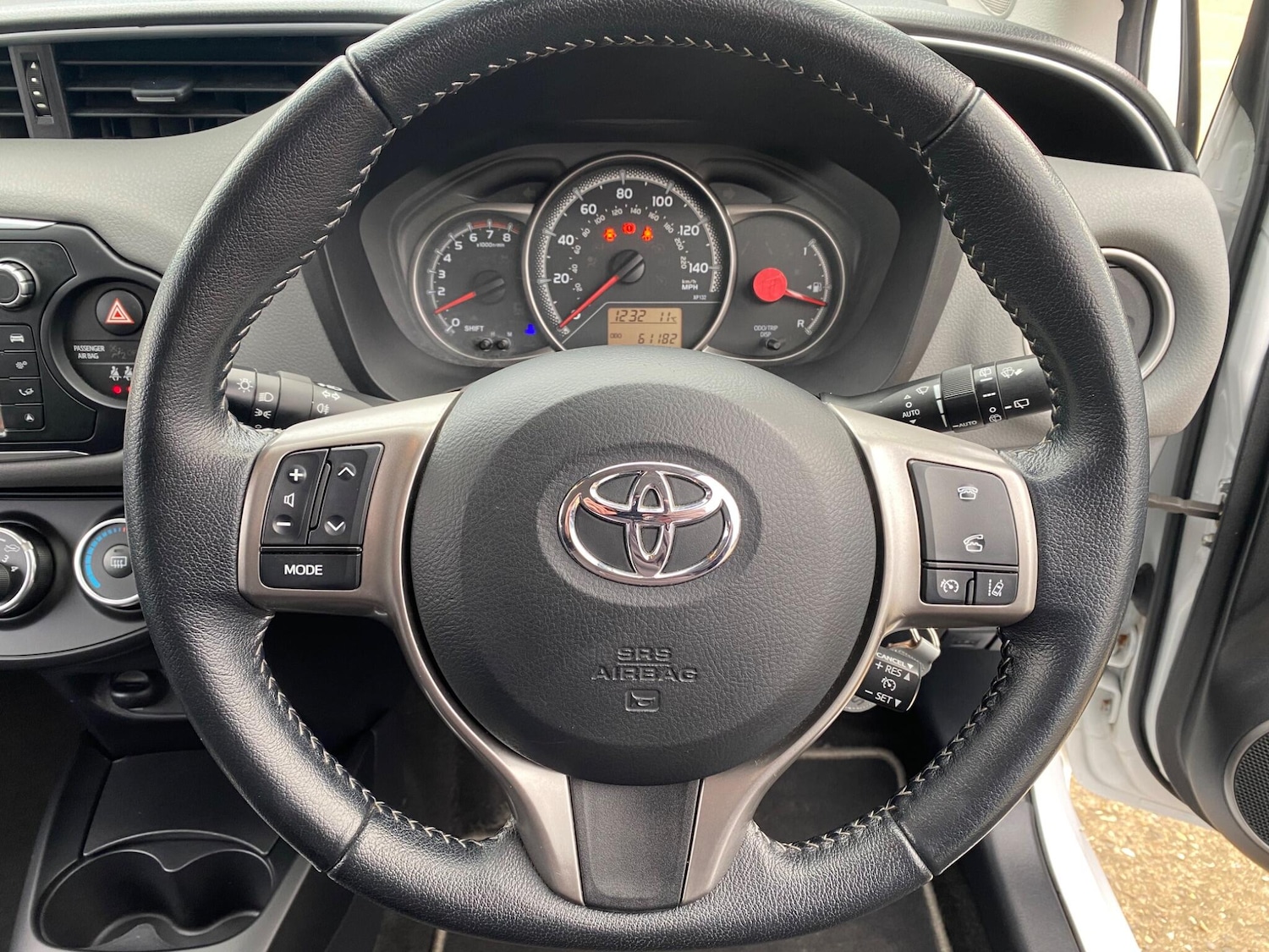 Used Toyota Yaris 2017 for sale - 76913647: Photo 40