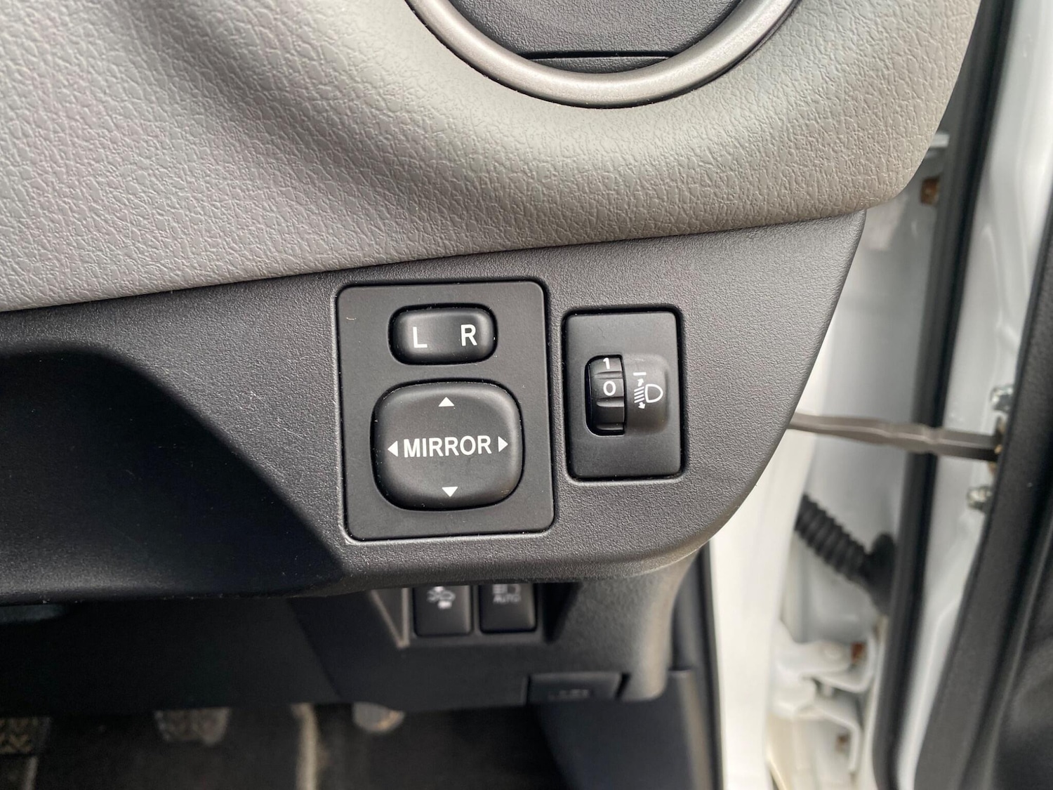 Used Toyota Yaris 2017 for sale - 76913647: Photo 45