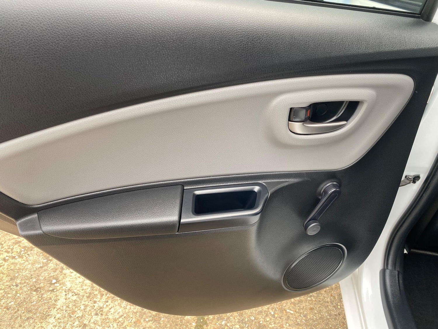 Used Toyota Yaris 2017 for sale - 76913647: Photo 48