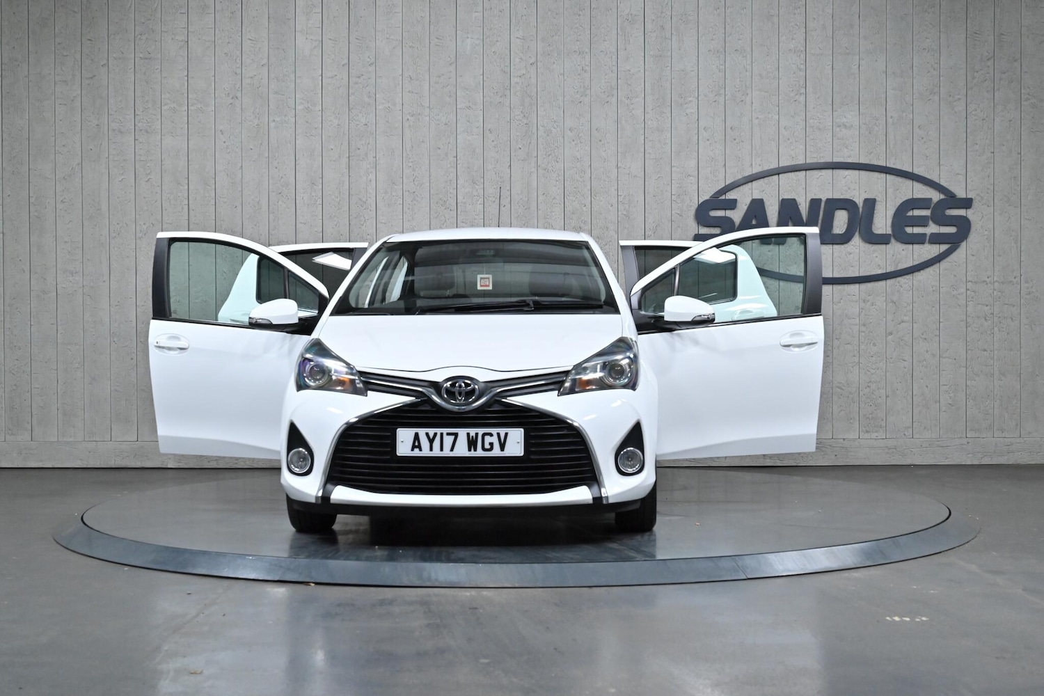 Used Toyota Yaris 2017 for sale - 76913647: Photo 9