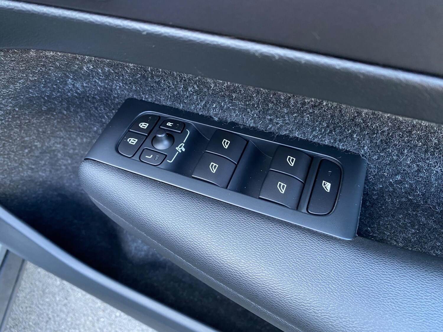 Used Volvo XC40 2018 for sale - 75838061: Photo 47