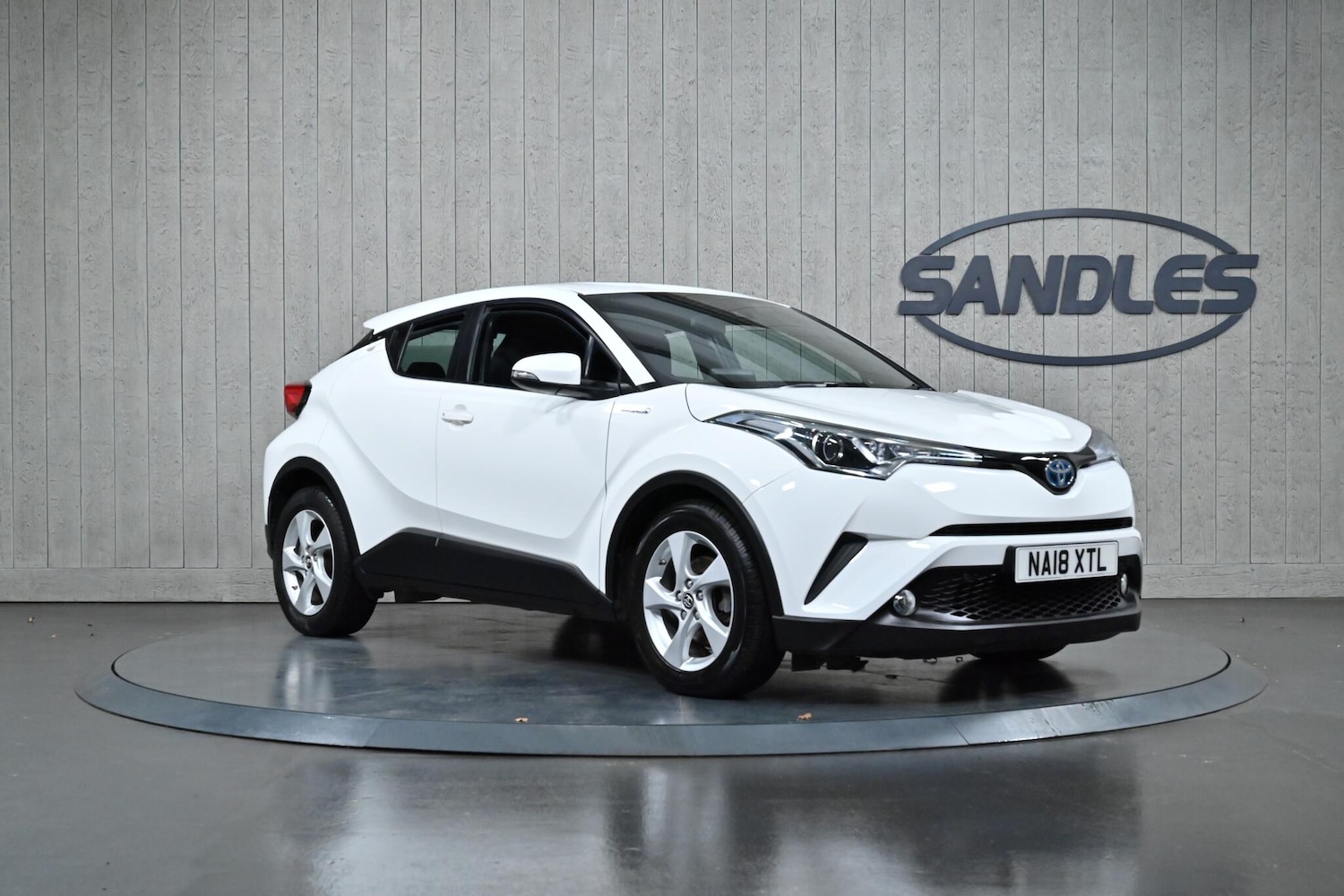 Used Toyota C-HR 2018 for sale - 76735115: Photo 1
