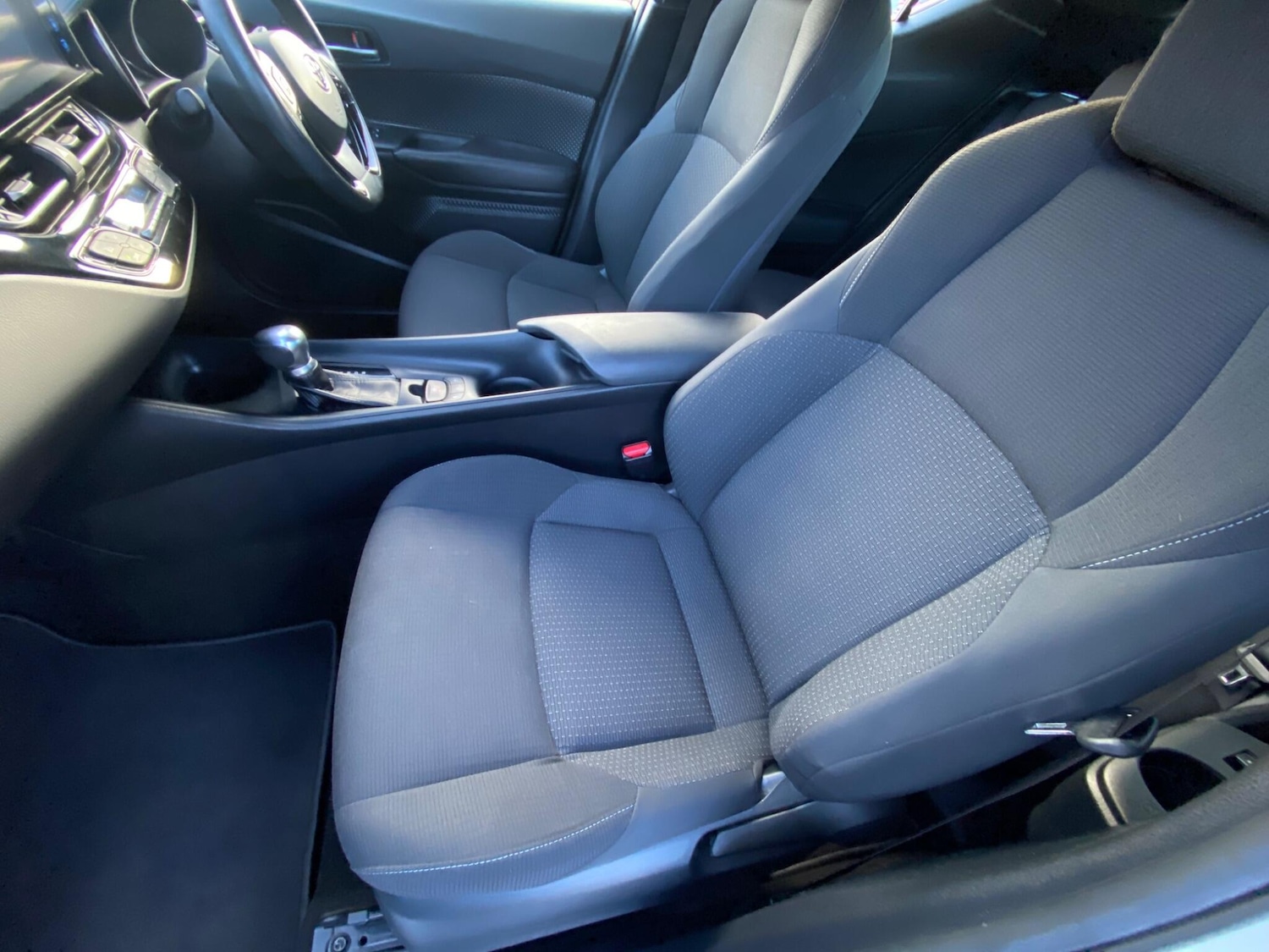 Used Toyota C-HR 2018 for sale - 76735115: Photo 25