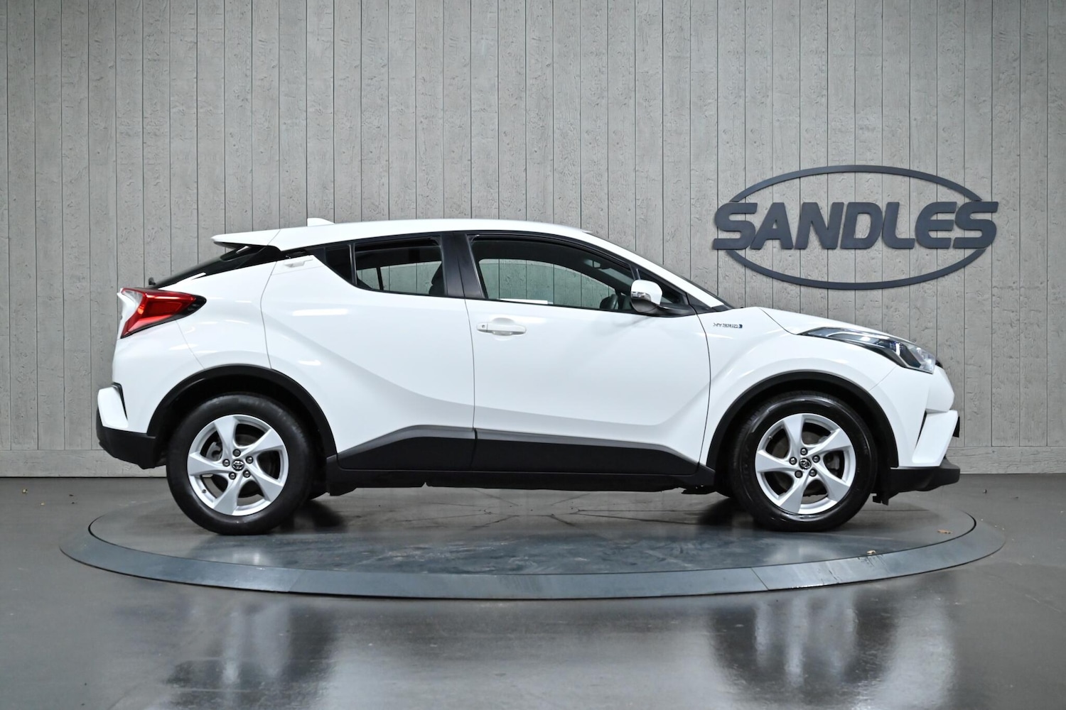 Used Toyota C-HR 2018 for sale - 76735115: Photo 3
