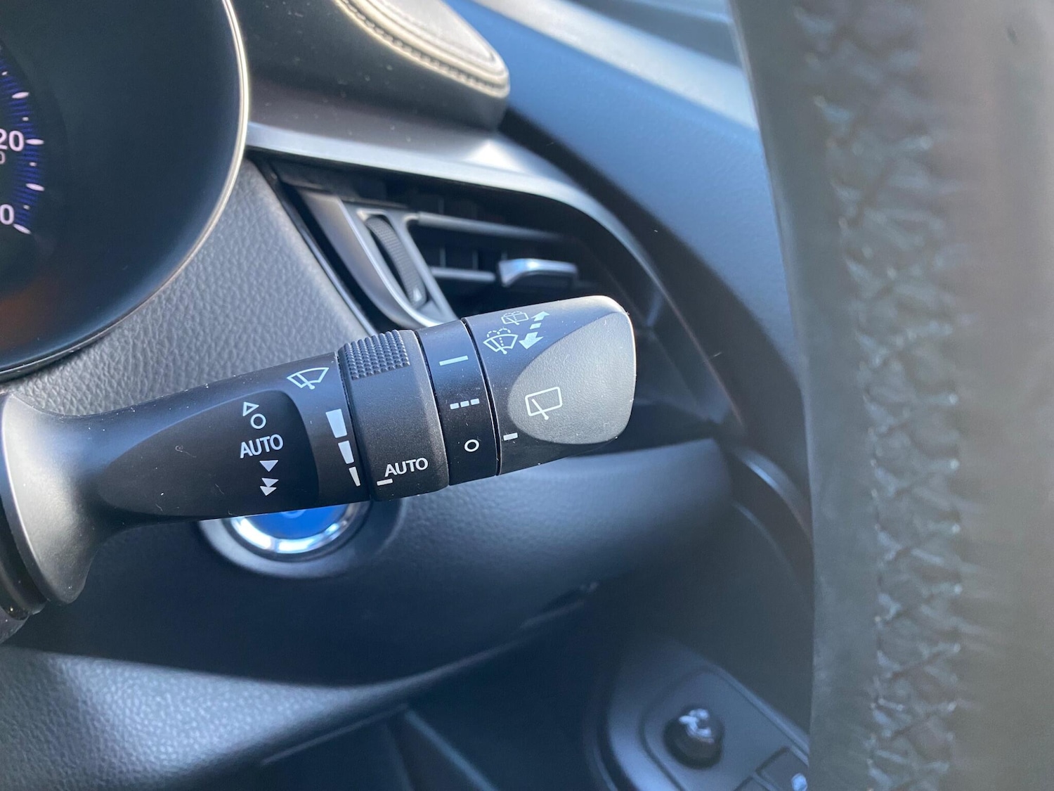 Used Toyota C-HR 2018 for sale - 76735115: Photo 40