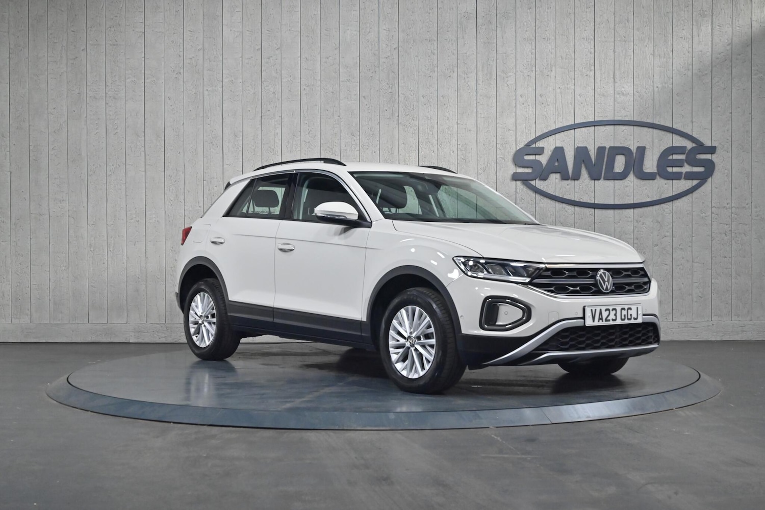 Used Volkswagen T-Roc 2023 for sale - 76042679: Photo 1