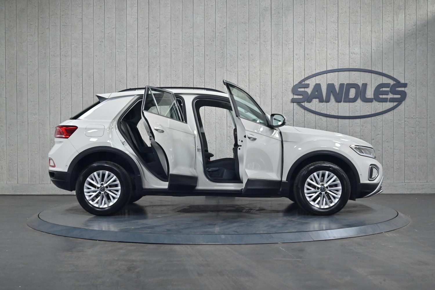 Used Volkswagen T-Roc 2023 for sale - 76042679: Photo 10