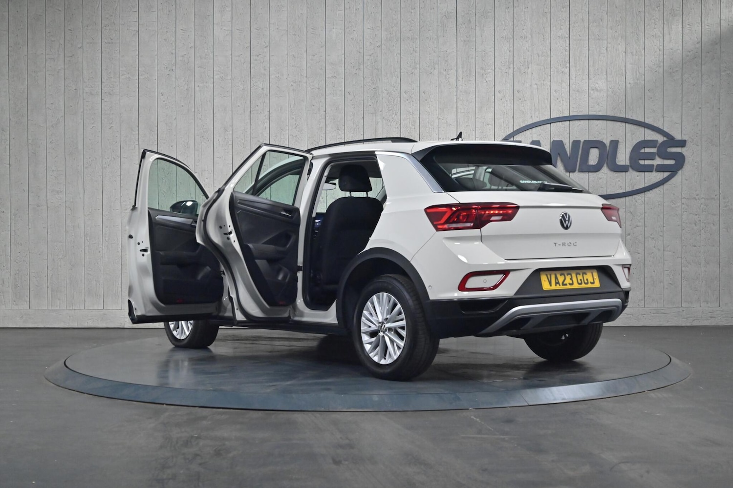 Used Volkswagen T-Roc 2023 for sale - 76042679: Photo 11