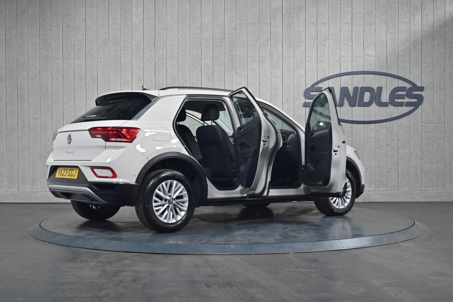 Used Volkswagen T-Roc 2023 for sale - 76042679: Photo 13