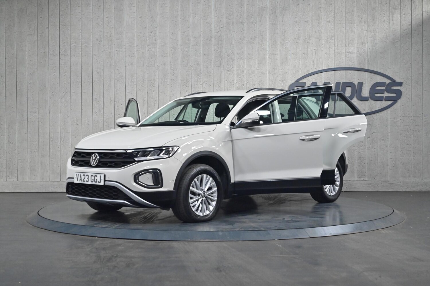 Used Volkswagen T-Roc 2023 for sale - 76042679: Photo 14