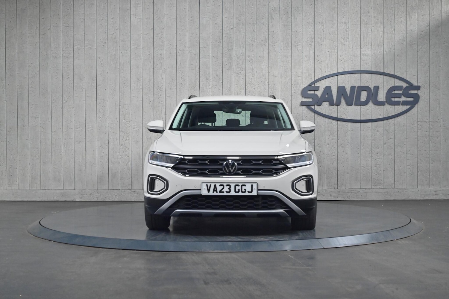 Used Volkswagen T-Roc 2023 for sale - 76042679: Photo 2