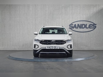 Used Volkswagen T-Roc 2023 for sale - 76042679: Photo