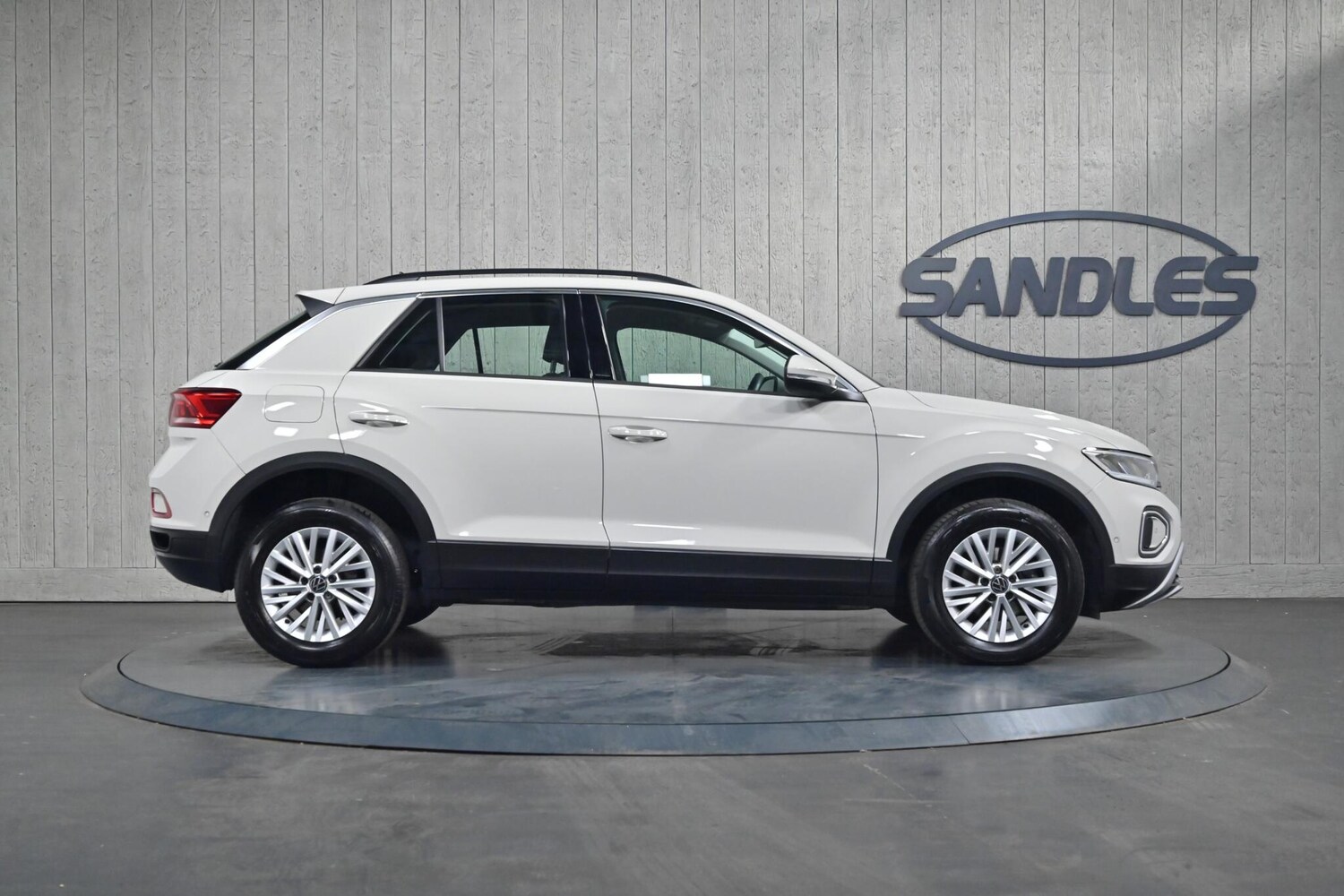 Used Volkswagen T-Roc 2023 for sale - 76042679: Photo 3