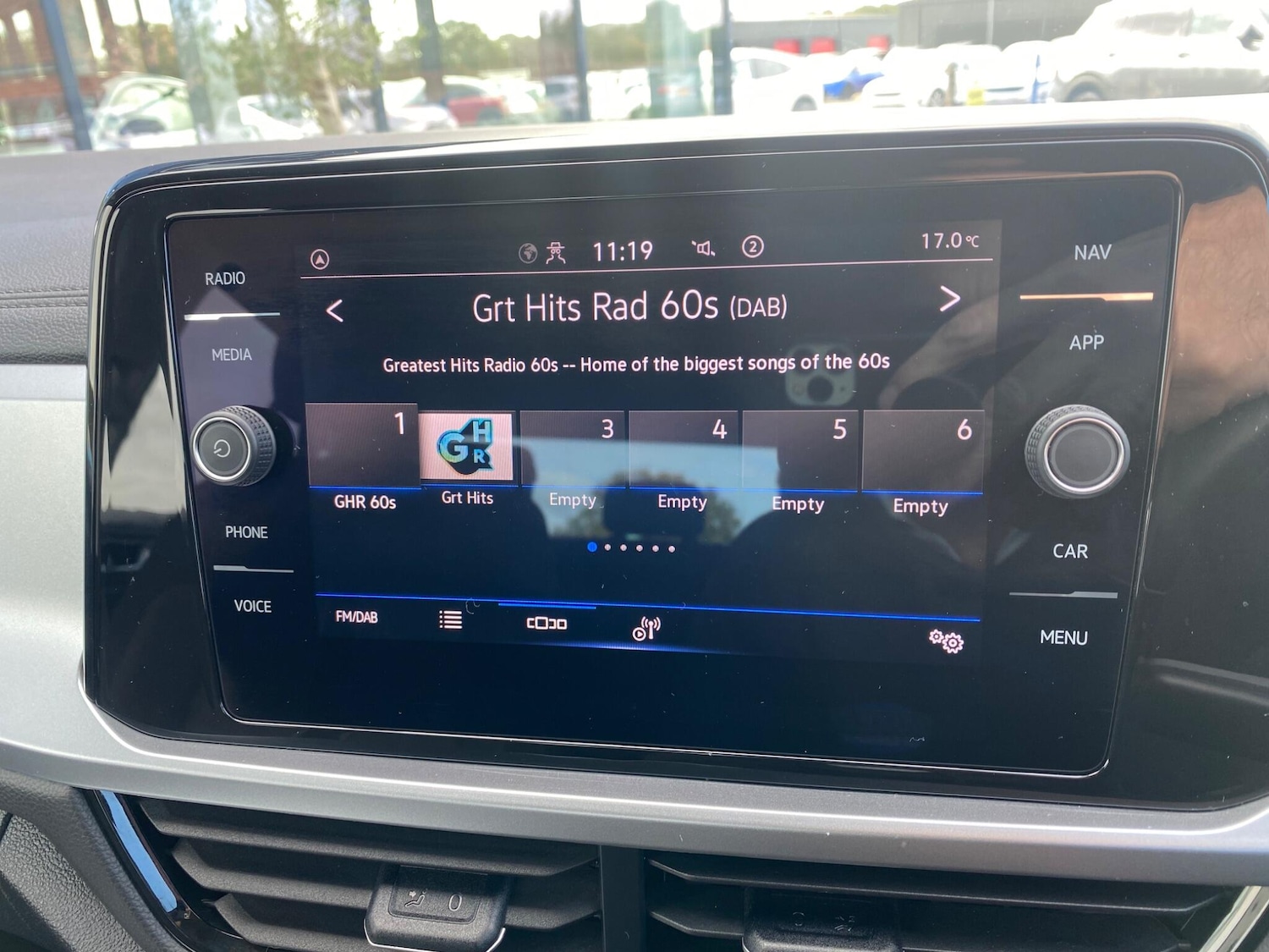 Used Volkswagen T-Roc 2023 for sale - 76042679: Photo 31