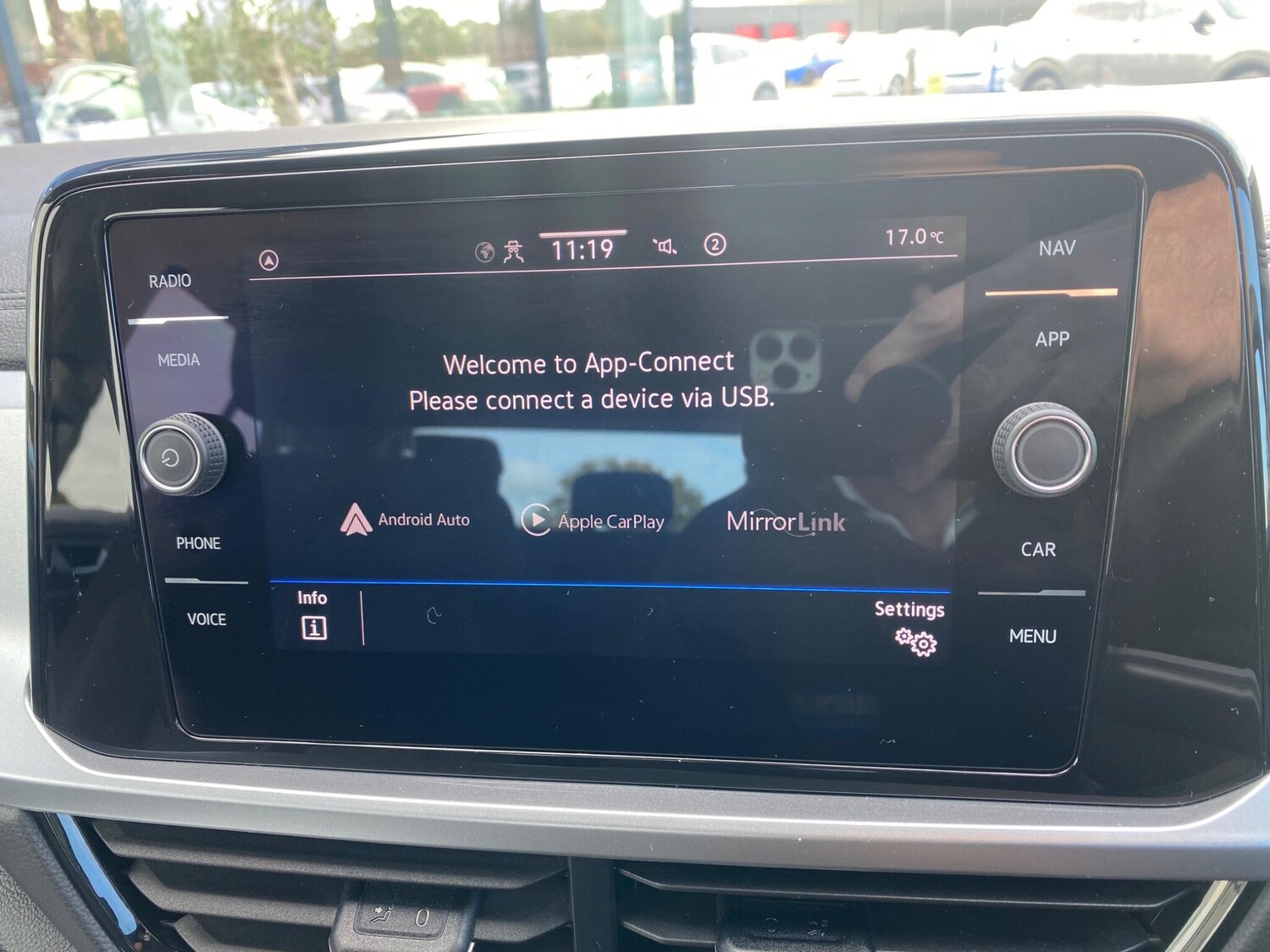 Used Volkswagen T-Roc 2023 for sale - 76042679: Photo 32