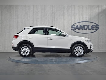Used Volkswagen T-Roc 2023 for sale - 76042679: Photo