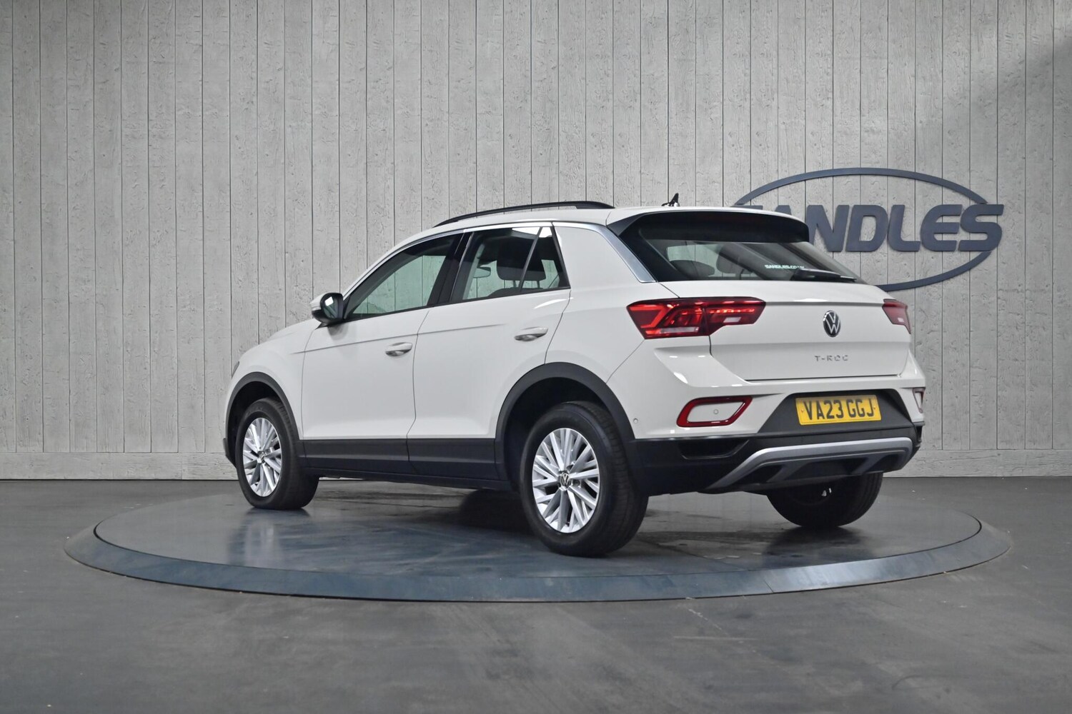 Used Volkswagen T-Roc 2023 for sale - 76042679: Photo 4
