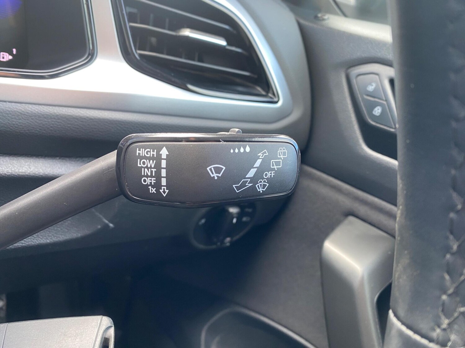 Used Volkswagen T-Roc 2023 for sale - 76042679: Photo 42