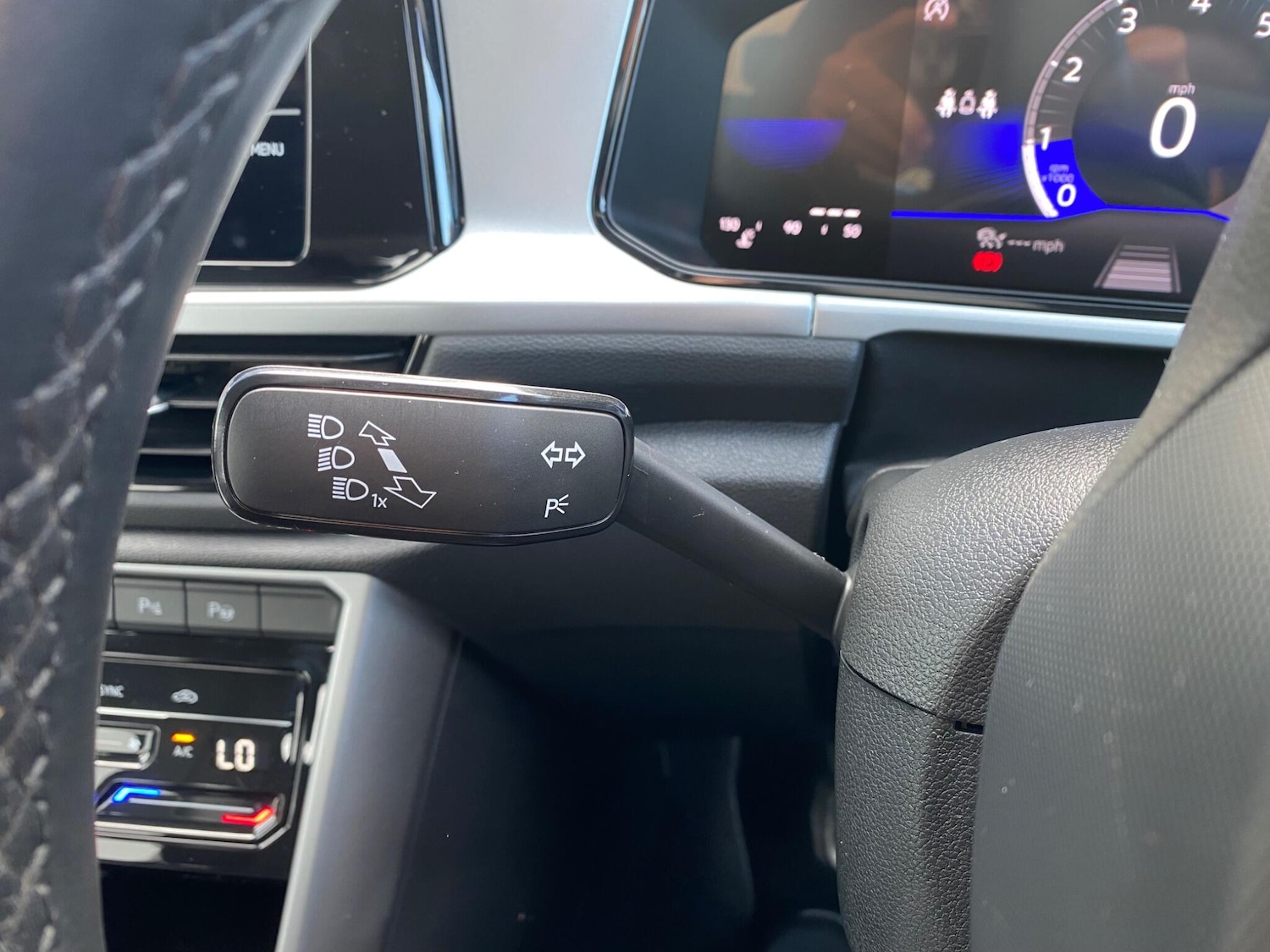 Used Volkswagen T-Roc 2023 for sale - 76042679: Photo 43