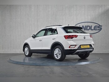 Used Volkswagen T-Roc 2023 for sale - 76042679: Photo