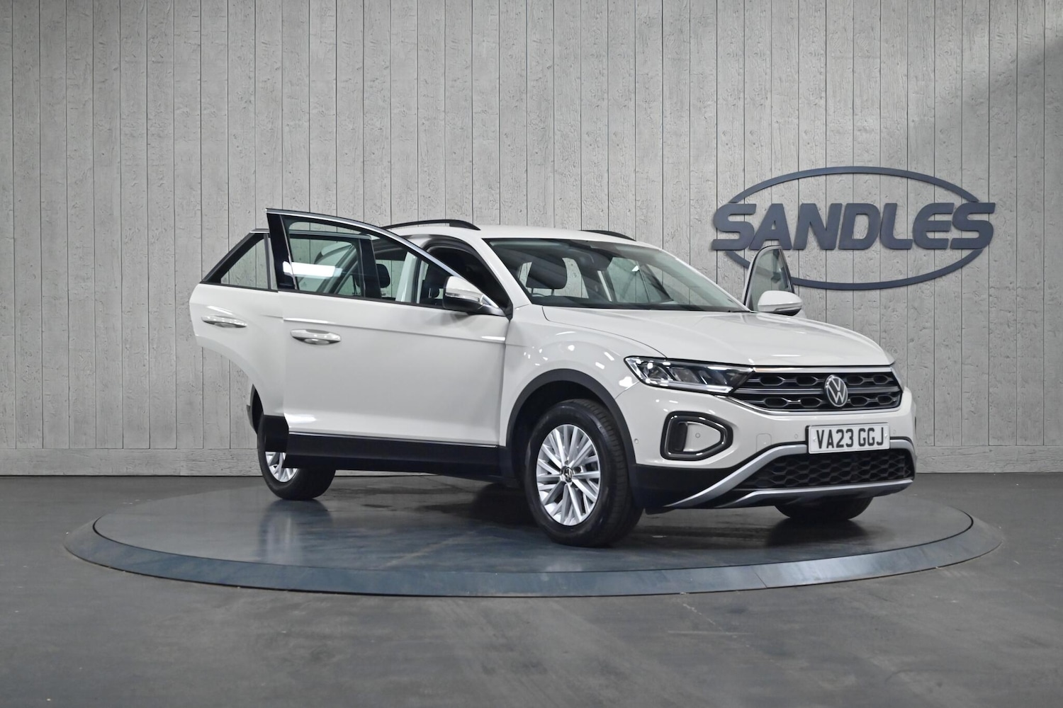 Used Volkswagen T-Roc 2023 for sale - 76042679: Photo 8