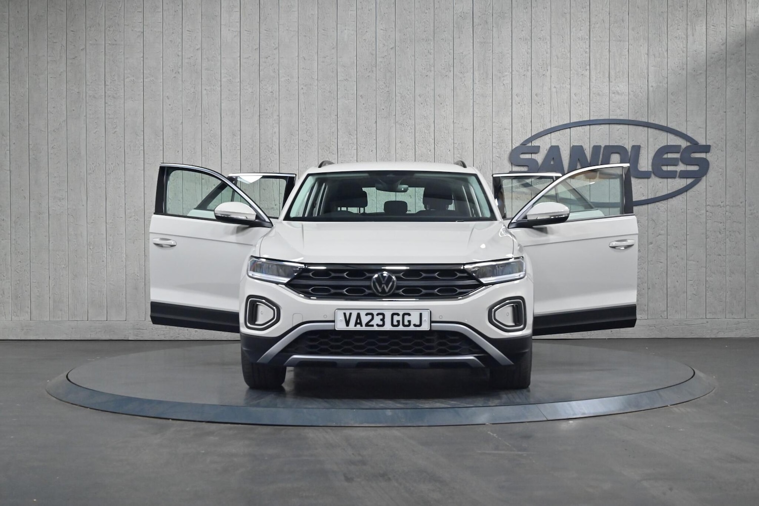 Used Volkswagen T-Roc 2023 for sale - 76042679: Photo 9