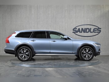 Used Volvo V90 Cross Country 2017 for sale - 77784102: Photo