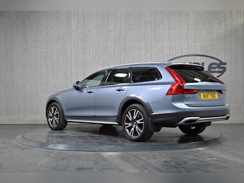 Used Volvo V90 Cross Country 2017 for sale - 77784102: Photo