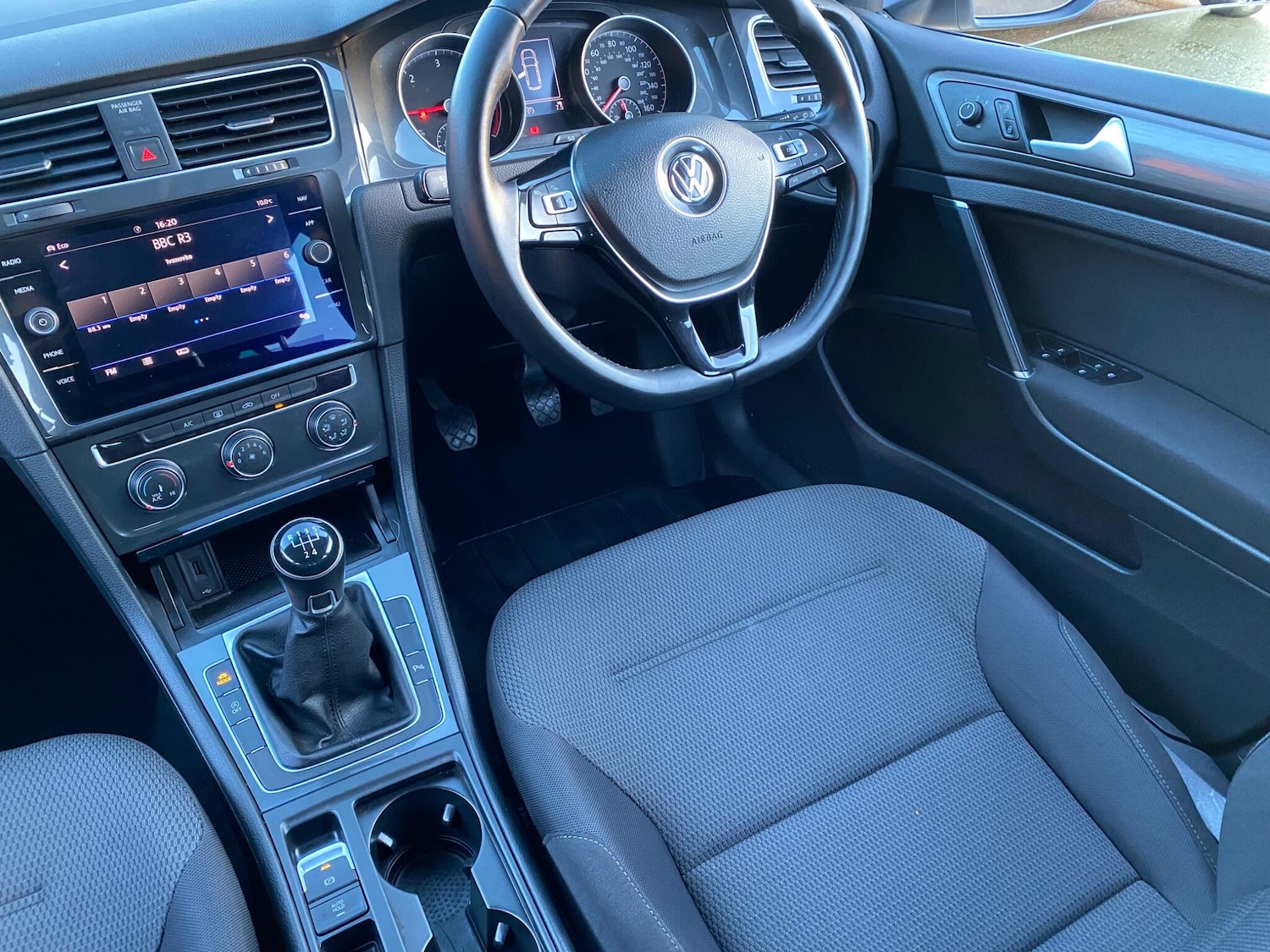 Used Volkswagen Golf 2019 for sale - 77440557: Photo 2