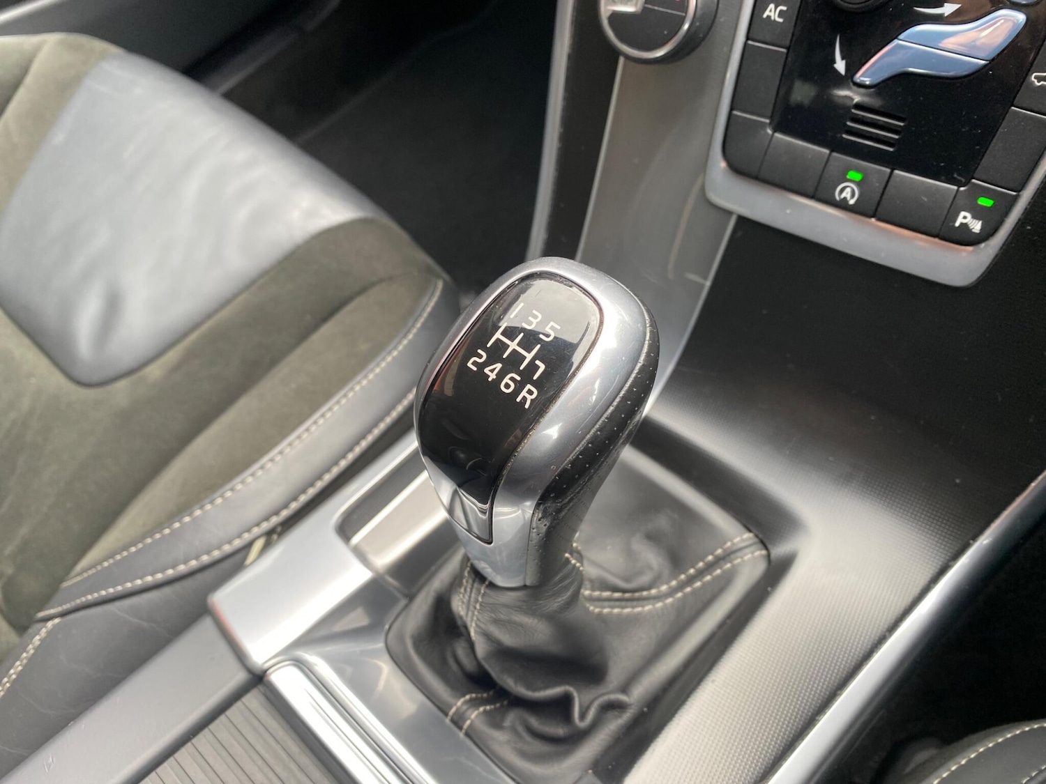 Used Volvo XC60 2016 for sale - 75978192: Photo 36