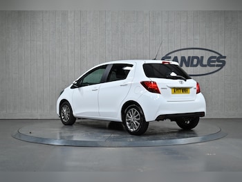 Used Toyota Yaris 2017 for sale - 77082081: Photo