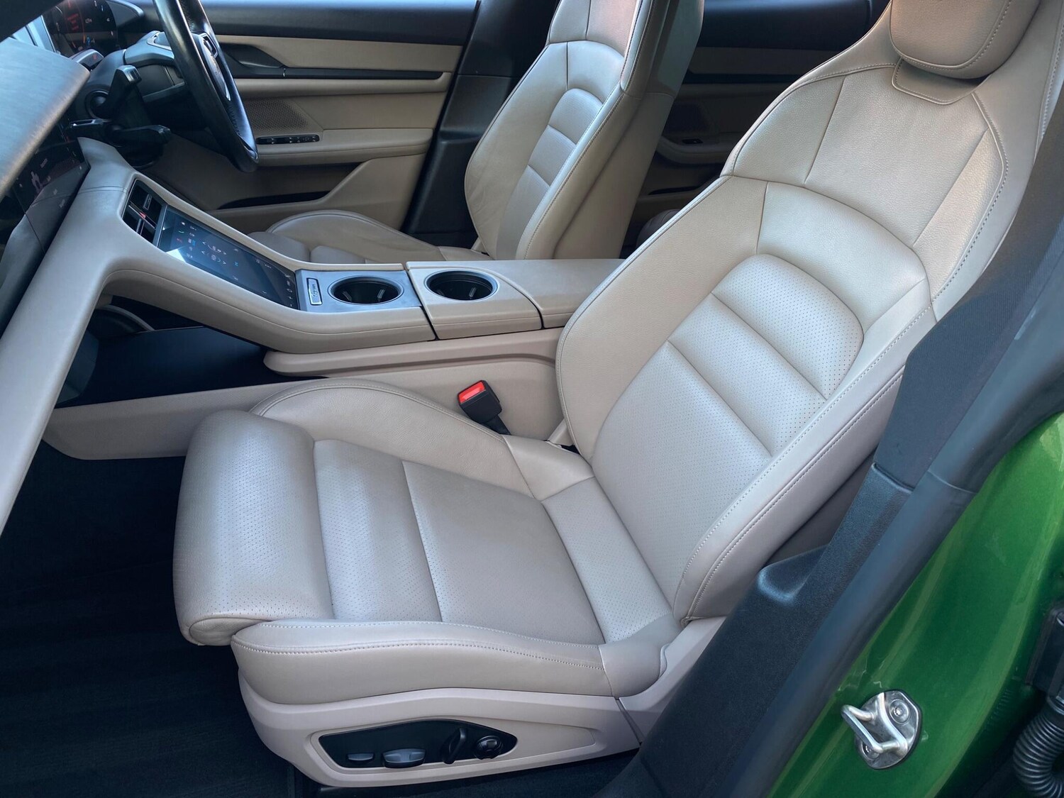 Used Porsche Taycan for sale - 77940602: Photo 26