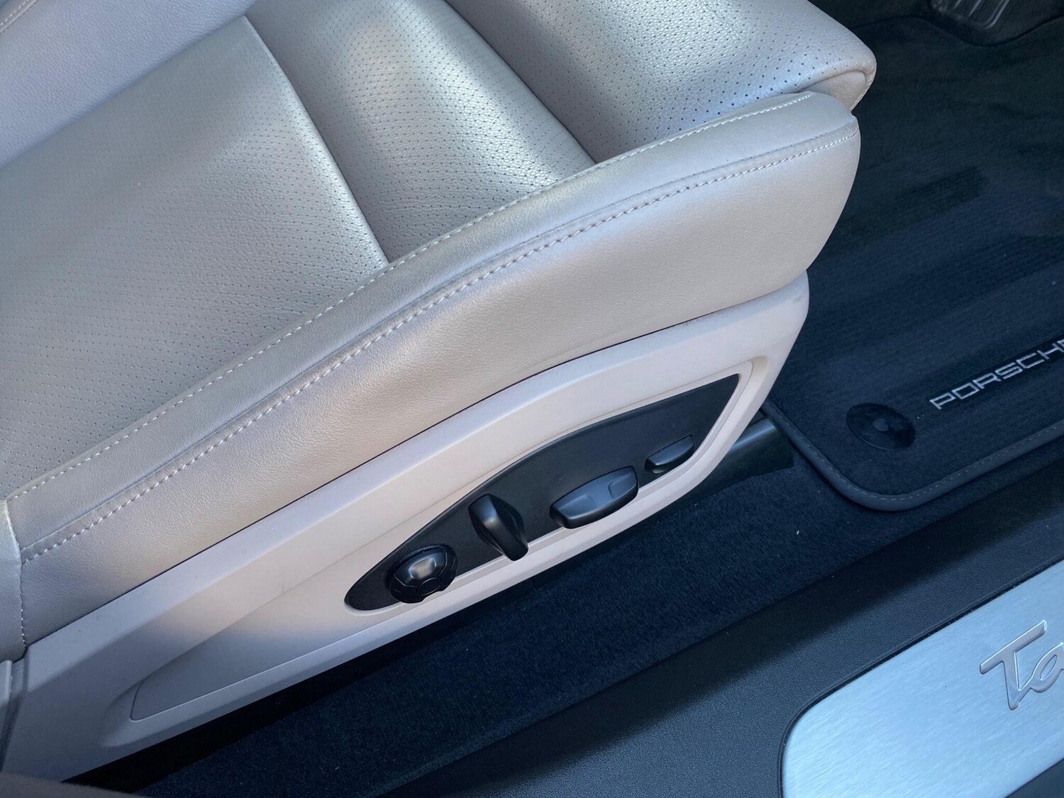 Used Porsche Taycan for sale - 77940602: Photo 27