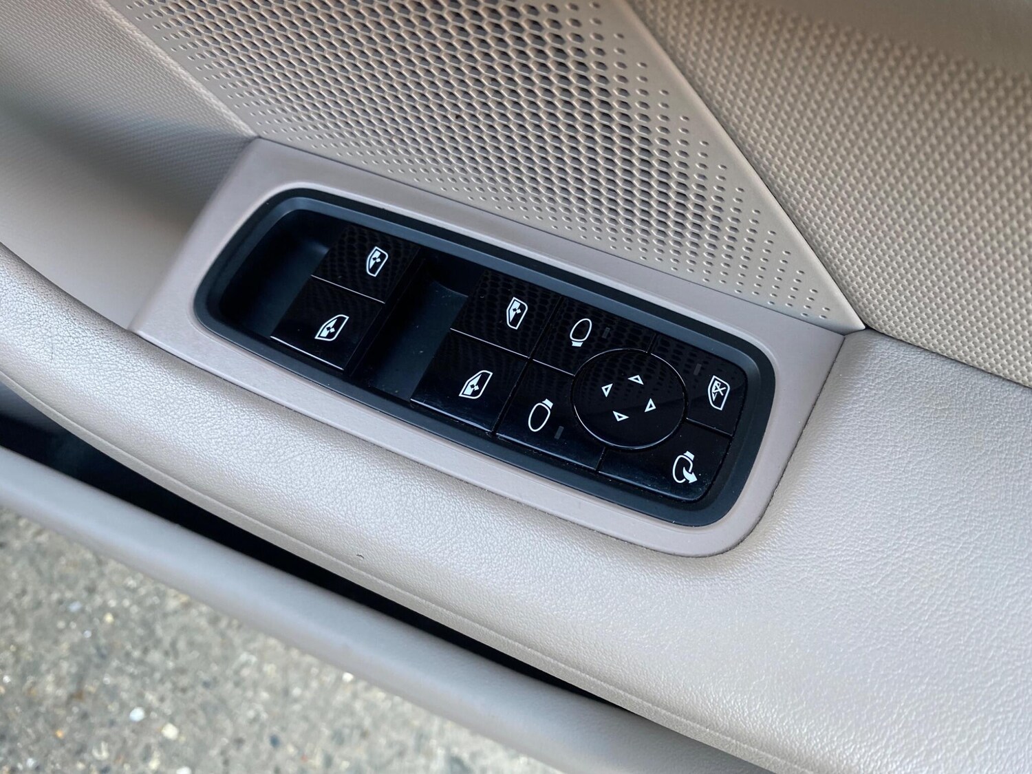 Used Porsche Taycan for sale - 77940602: Photo 48