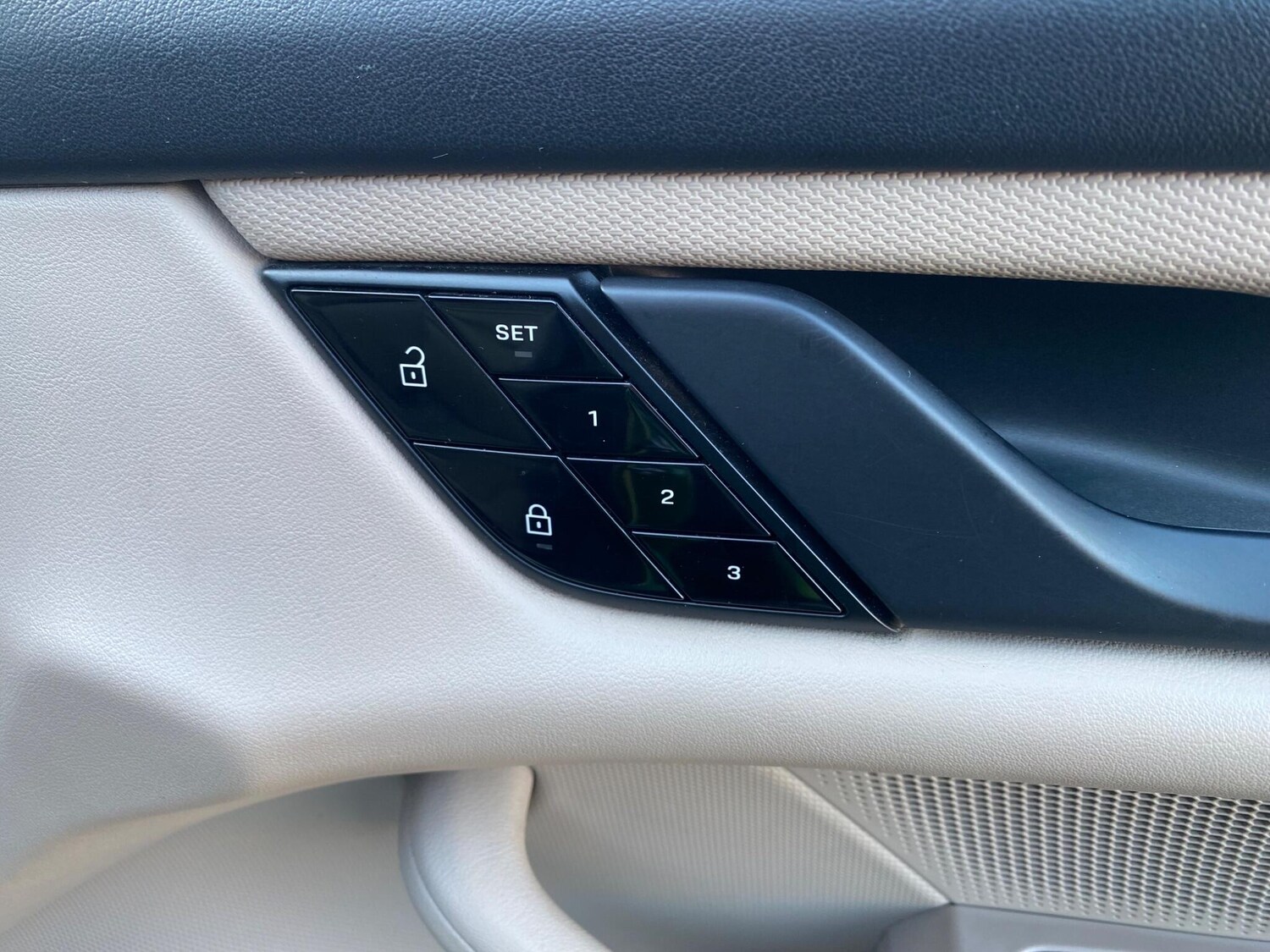 Used Porsche Taycan for sale - 77940602: Photo 49