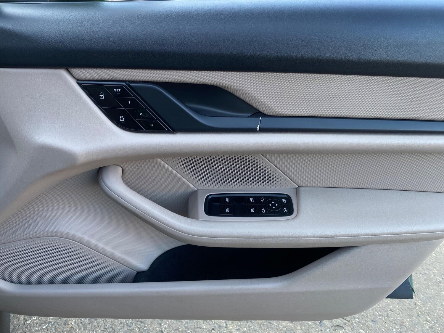 Used Porsche Taycan for sale - 77940602: Photo 50