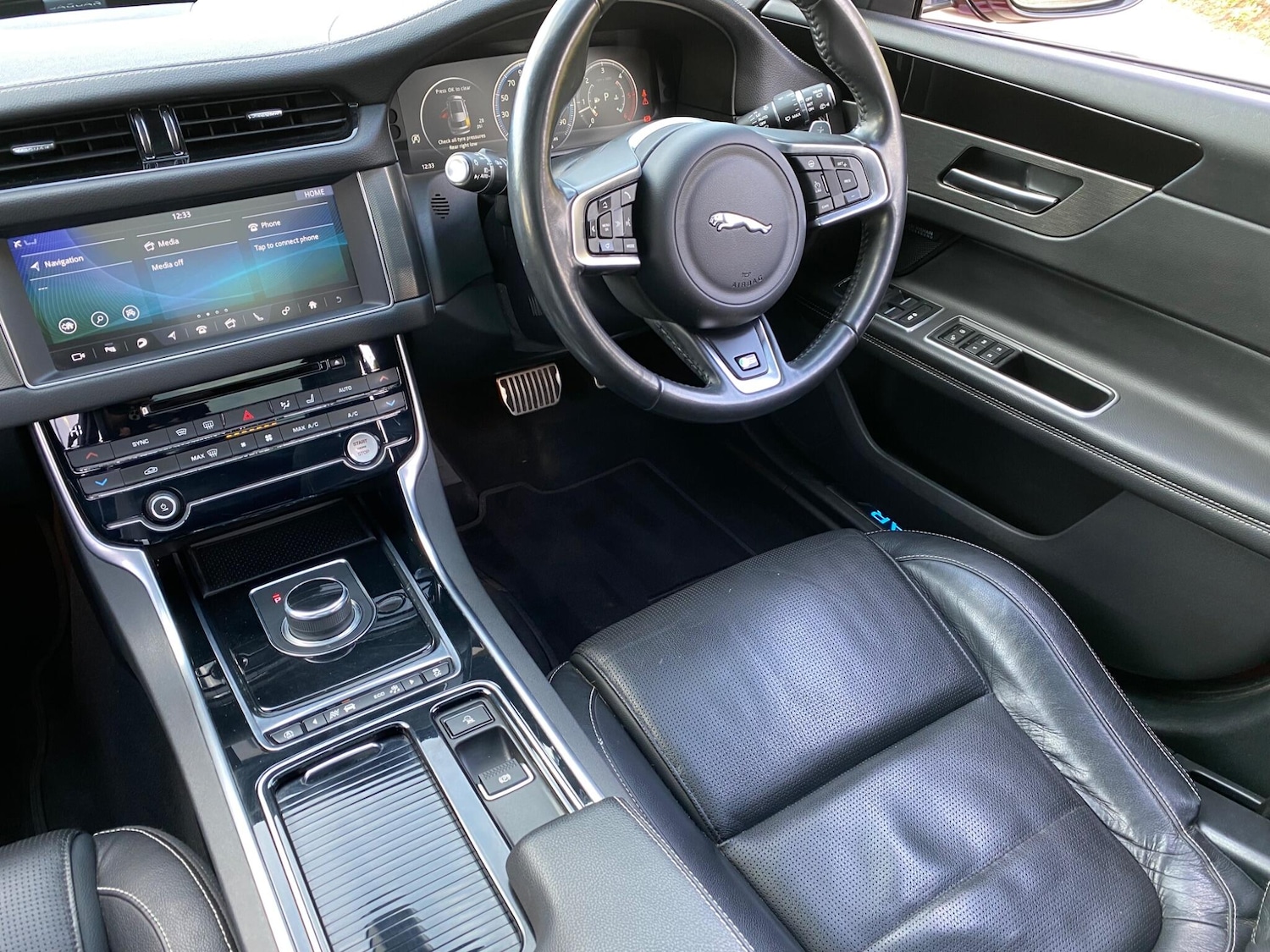 Used Jaguar XF 2019 for sale - 77440130: Photo 2