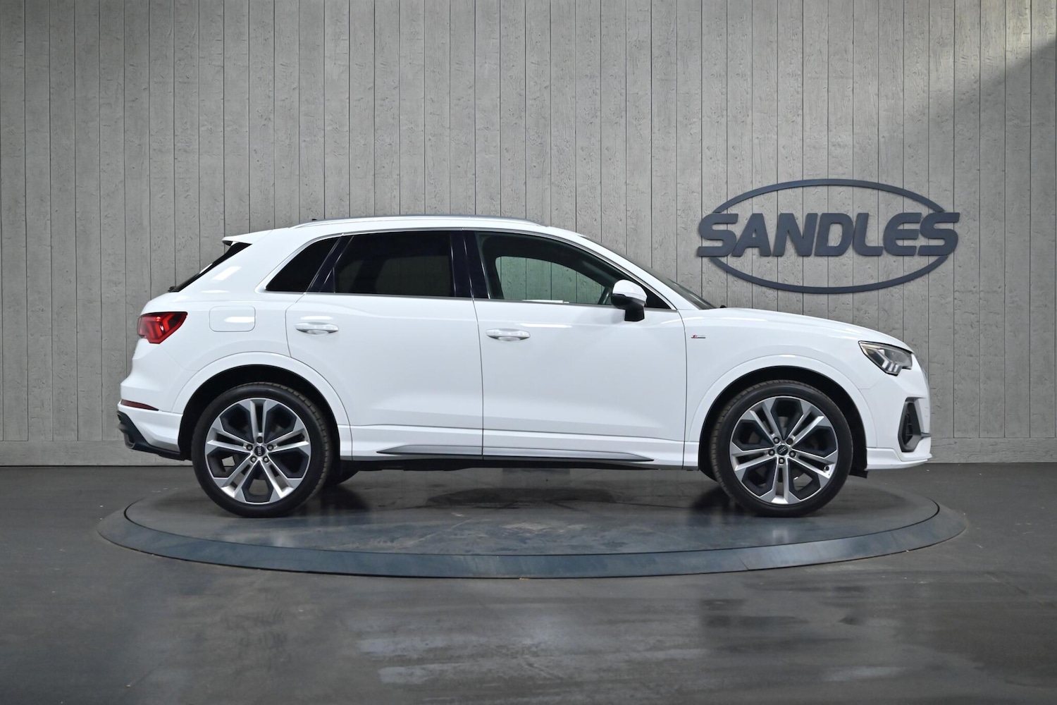 Used Audi Q3 2019 for sale - 76214727: Photo 3