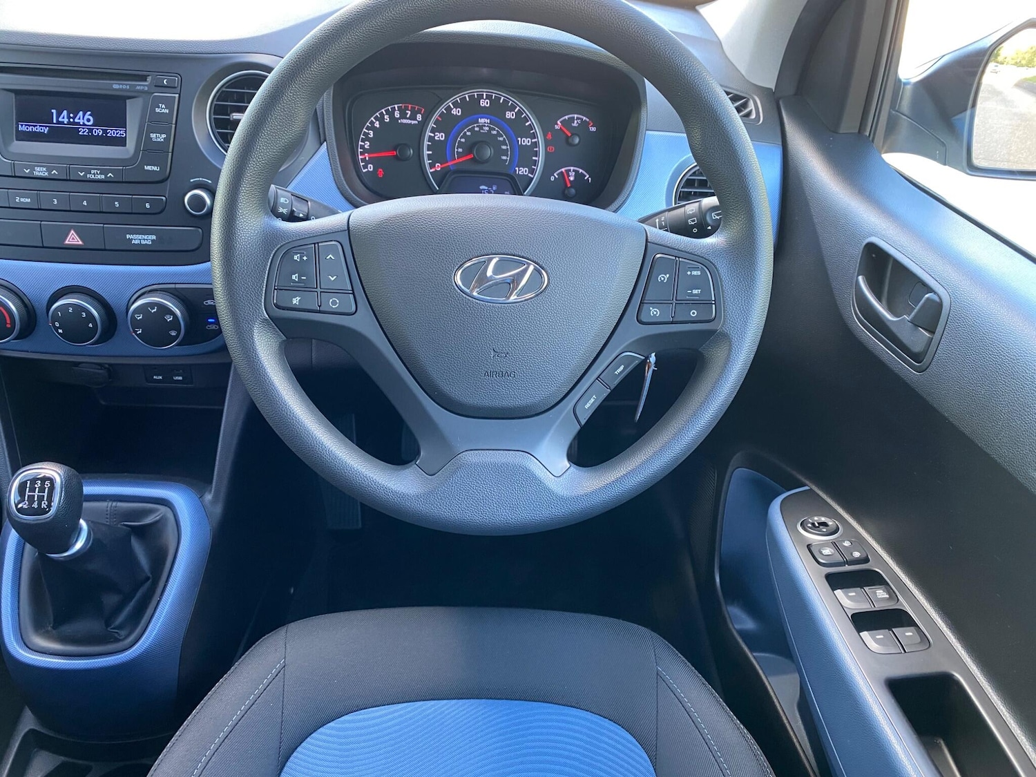 Used Hyundai i10 2015 for sale - 75696824: Photo 27