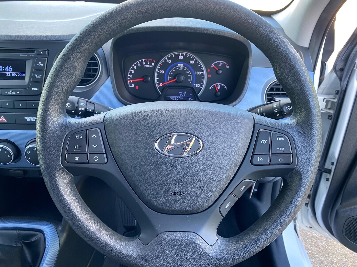 Used Hyundai i10 2015 for sale - 75696824: Photo 36