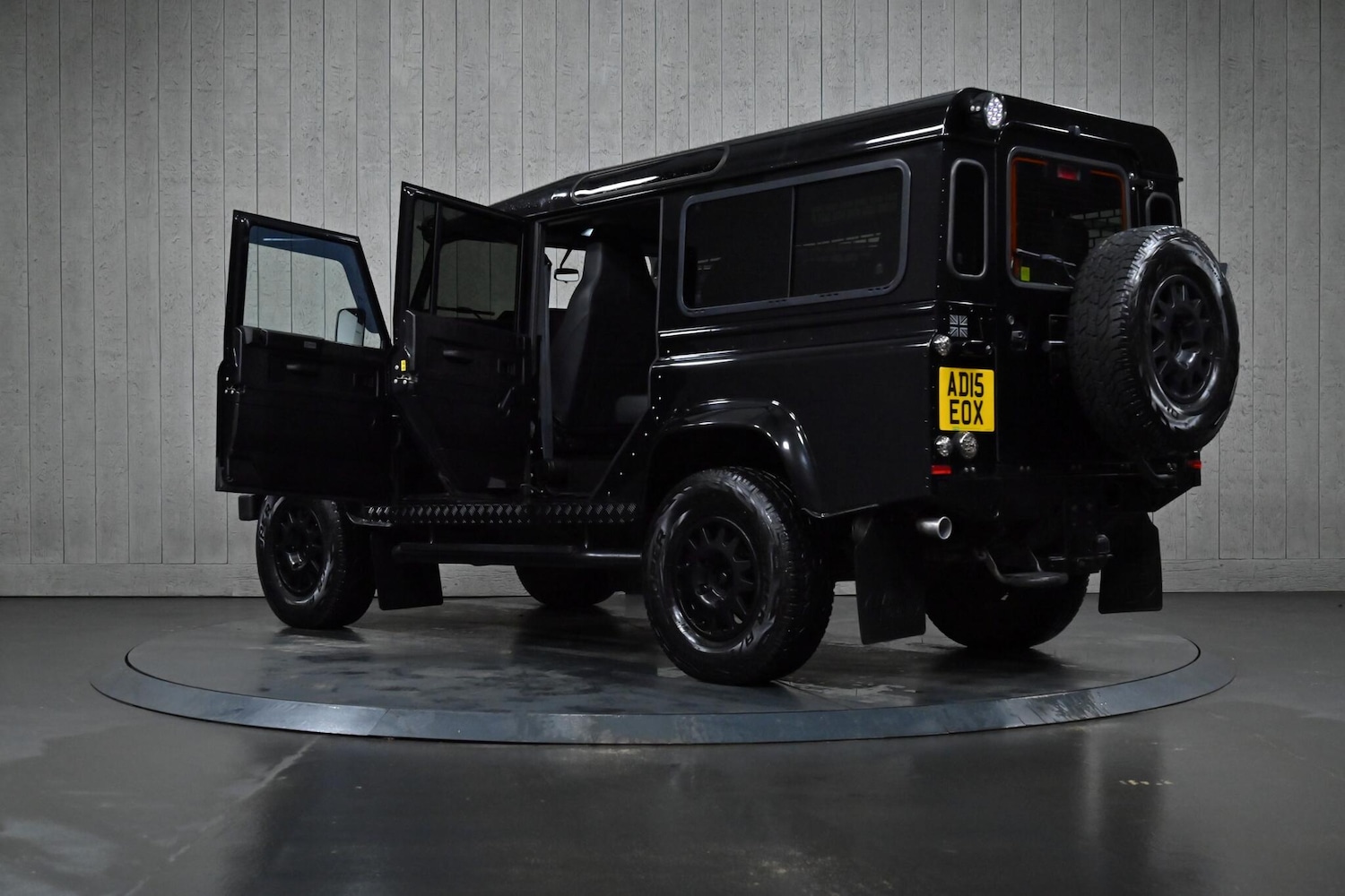 Used Land Rover Defender 110 for sale - 77215870: Photo 11