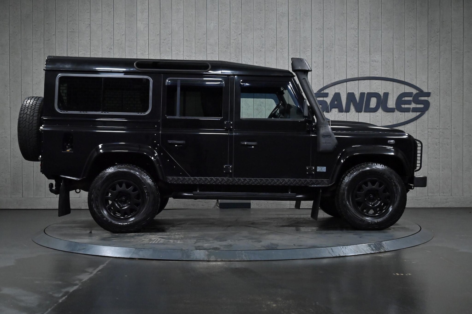 Used Land Rover Defender 110 for sale - 77215870: Photo 3